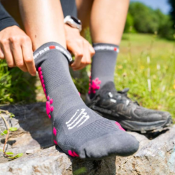 COMPRESSPORT - PRO RACING SOCKS V4.0 TRAIL - Magnet / Magenta