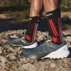 COMPRESSPORT - PRO RACING SOCKS V4.0 TRAIL - Black / Red